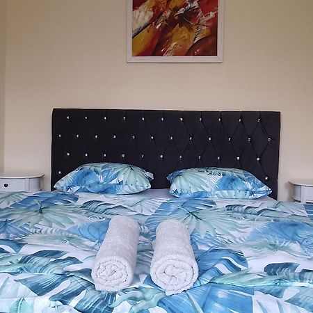 Апартаменты Apartament Estera Орадя Экстерьер фото
